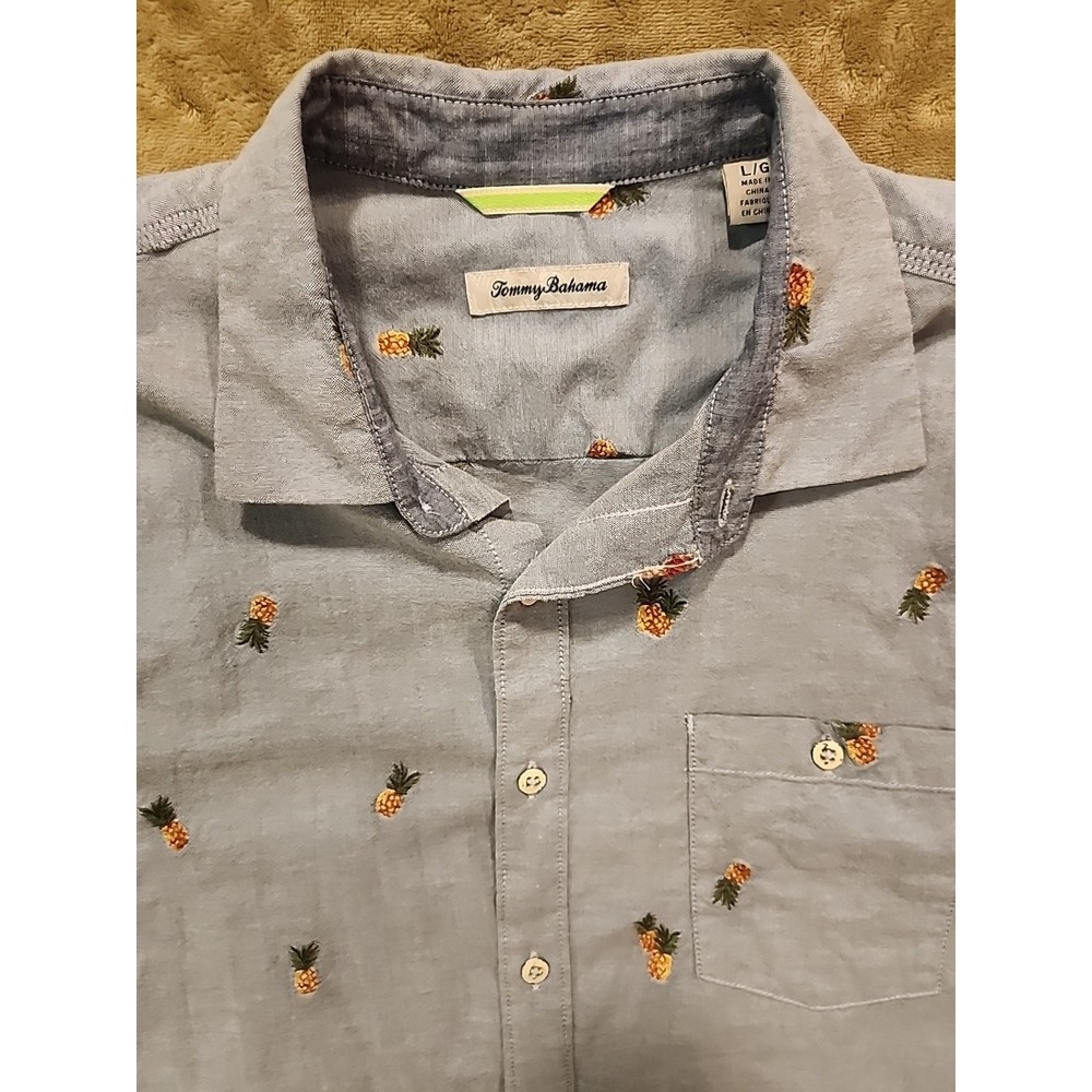 Tommy Bahama Short Sleeve Button Up Shirt Size Large Vacation Hawaiian Pineapple